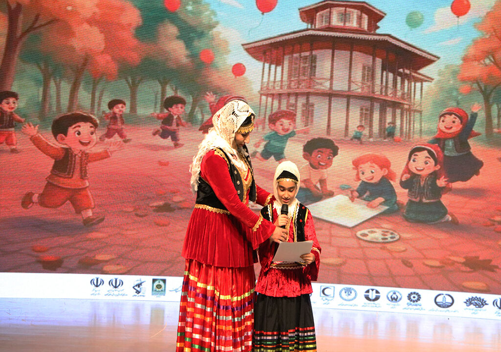 .
شور و نشاط در پایتخت باران/ جشن پایانی  هفته ملی کودک در رشت برگزارشد