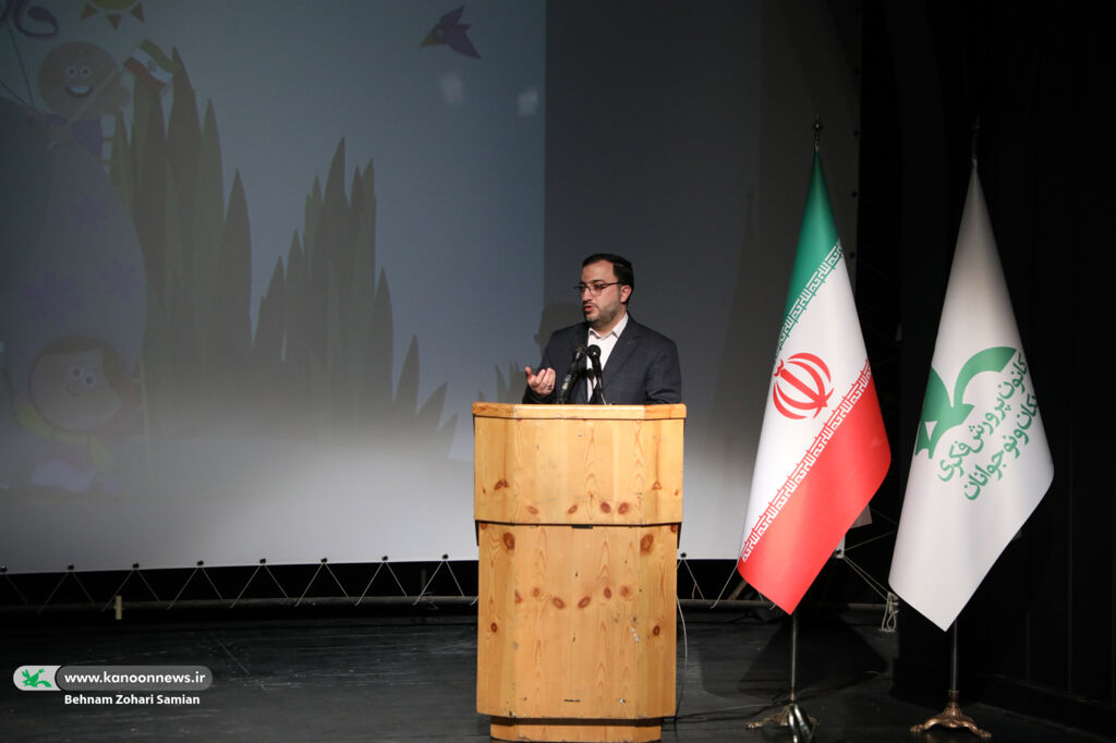 آیین رونمایی از پنج عنوان کتاب جدید کانون در سینماتئاتر کانون کتابهای کانون باید سواد فرهنگی بچهها را افزایش دهد