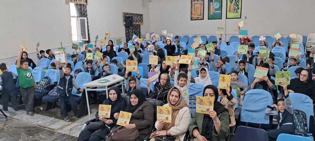 در جشن "نوخوان‌ها"ی کانون کنگاور، کودکان با هم و برای هم خواندند