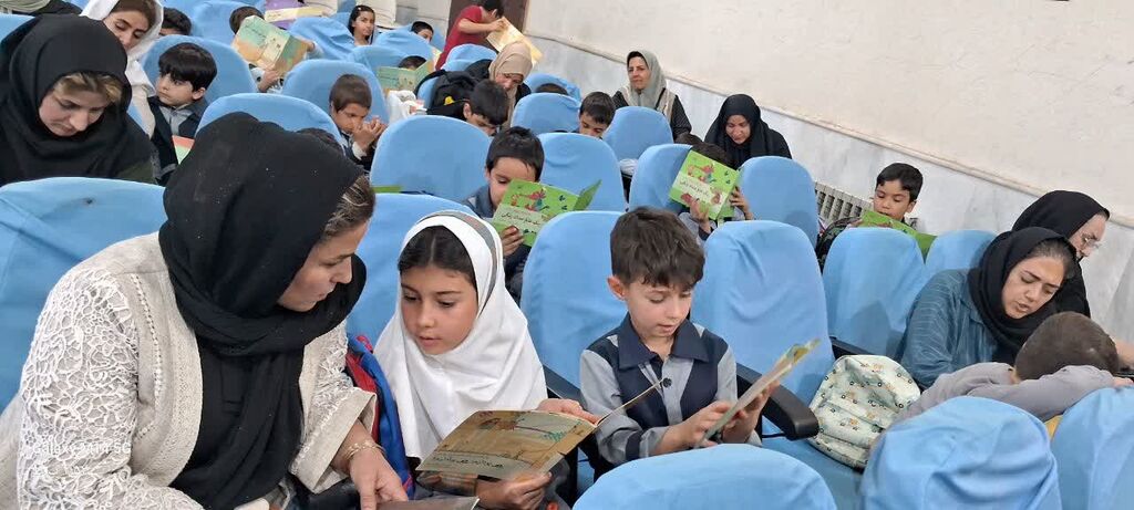 در جشن "نوخوانها"ی کانون کنگاور، کودکان با هم و برای هم خواندند