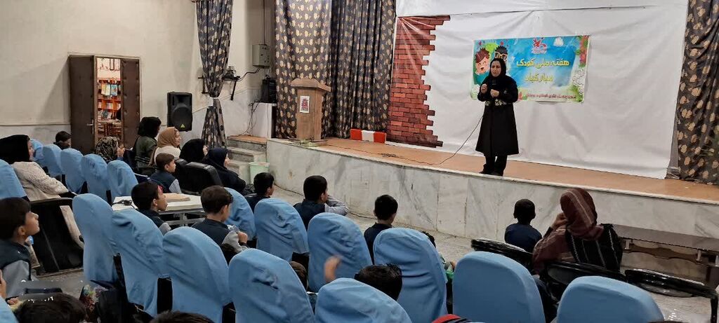 در جشن "نوخوانها"ی کانون کنگاور، کودکان با هم و برای هم خواندند