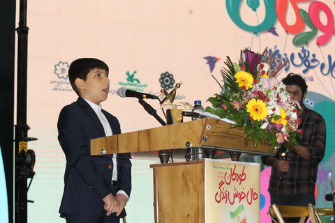 در آخرین روز از هفته ملی کودک و در یک جشن باشکوه، یک روز به یادماندنی برای کودکان در سالن همایش خاوران رقم خورد.