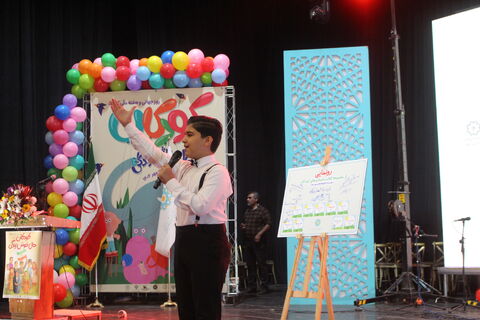 در آخرین روز از هفته ملی کودک و در یک جشن باشکوه، یک روز به یادماندنی برای کودکان در سالن همایش خاوران رقم خورد.