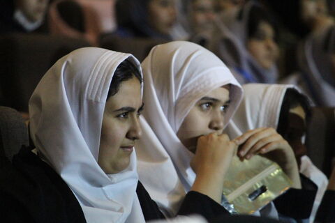 در آخرین روز از هفته ملی کودک و در یک جشن باشکوه، یک روز به یادماندنی برای کودکان در سالن همایش خاوران رقم خورد.
