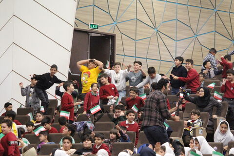 در آخرین روز از هفته ملی کودک و در یک جشن باشکوه، یک روز به یادماندنی برای کودکان در سالن همایش خاوران رقم خورد.