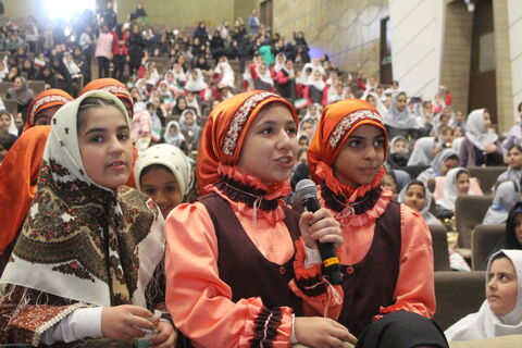 در آخرین روز از هفته ملی کودک و در یک جشن باشکوه، یک روز به یادماندنی برای کودکان در سالن همایش خاوران رقم خورد.