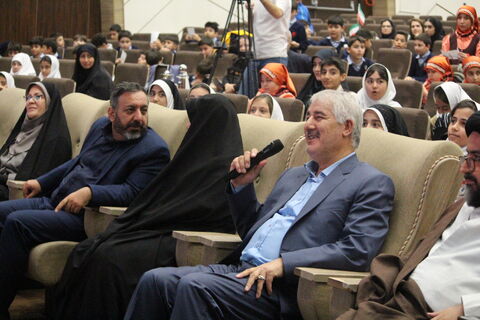در آخرین روز از هفته ملی کودک و در یک جشن باشکوه، یک روز به یادماندنی برای کودکان در سالن همایش خاوران رقم خورد.