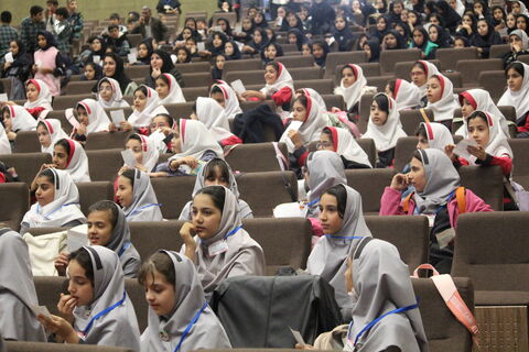 در آخرین روز از هفته ملی کودک و در یک جشن باشکوه، یک روز به یادماندنی برای کودکان در سالن همایش خاوران رقم خورد.