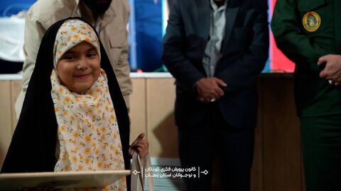 تجلیل از فرزندان شهدای ۱۲ روزه زنجان در ویژه‌برنامه «بابای قهرمان من»