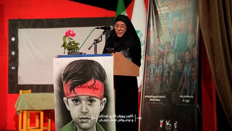 تجلیل از فرزندان شهدای ۱۲ روزه زنجان در ویژه‌برنامه «بابای قهرمان من»
