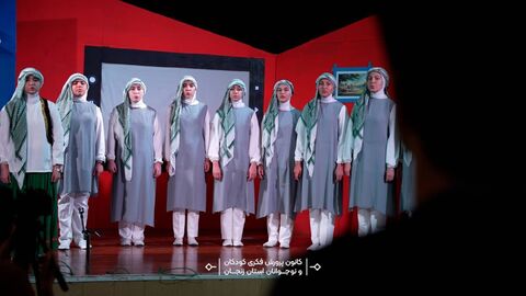 تجلیل از فرزندان شهدای ۱۲ روزه زنجان در ویژه‌برنامه «بابای قهرمان من»