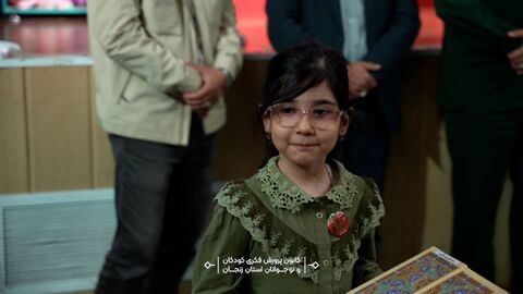 تجلیل از فرزندان شهدای ۱۲ روزه زنجان در ویژه‌برنامه «بابای قهرمان من»