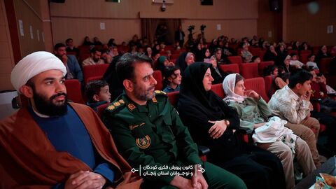 تجلیل از فرزندان شهدای ۱۲ روزه زنجان در ویژه‌برنامه «بابای قهرمان من»