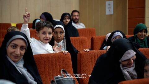 تجلیل از فرزندان شهدای ۱۲ روزه زنجان در ویژه‌برنامه «بابای قهرمان من»