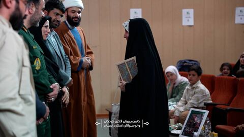 تجلیل از فرزندان شهدای ۱۲ روزه زنجان در ویژه‌برنامه «بابای قهرمان من»