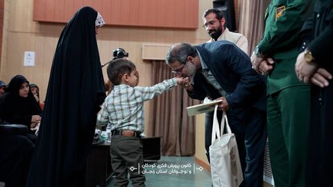 تجلیل از فرزندان شهدای ۱۲ روزه زنجان در ویژه‌برنامه «بابای قهرمان من»