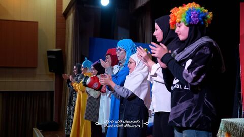 تجلیل از فرزندان شهدای ۱۲ روزه زنجان در ویژه‌برنامه «بابای قهرمان من»