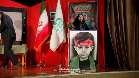 تجلیل از فرزندان شهدای ۱۲ روزه زنجان در ویژه‌برنامه «بابای قهرمان من»