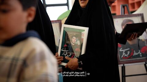 تجلیل از فرزندان شهدای ۱۲ روزه زنجان در ویژه‌برنامه «بابای قهرمان من»