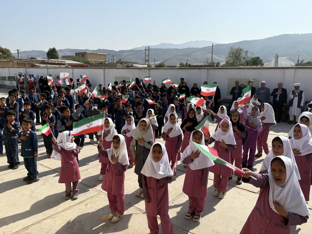لبخند کودکان بلوچ‌آباد در آخرین روز هفته ملی کودک