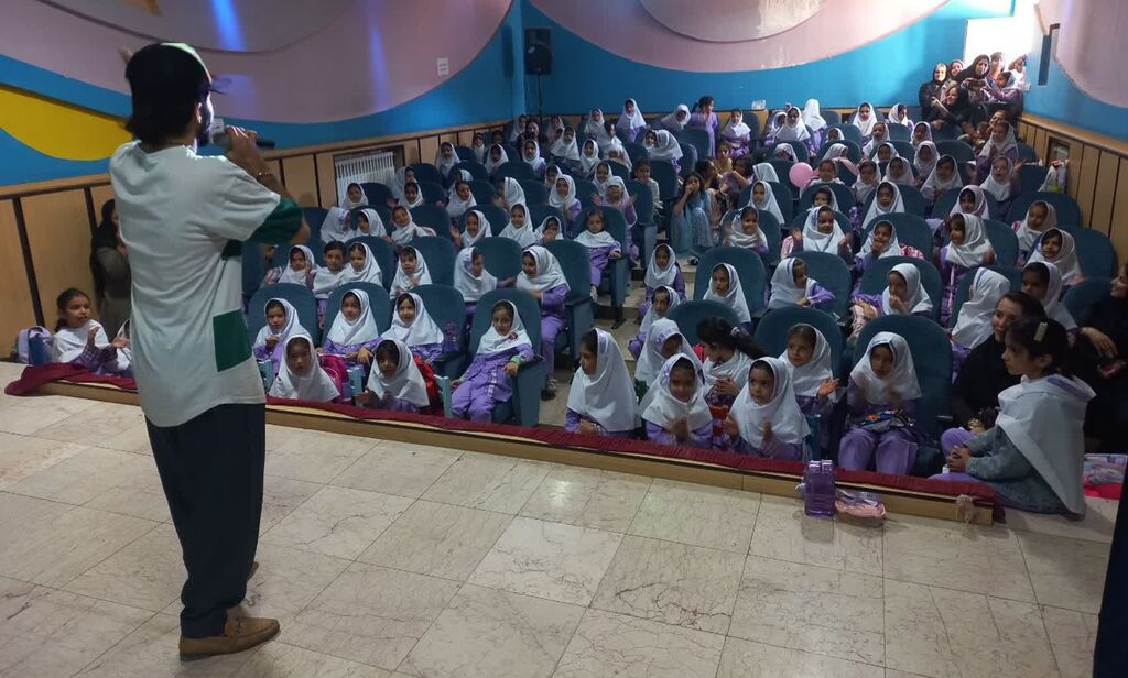 جشن نوخوانها با شادی و موسیقی در مرکز روانسر