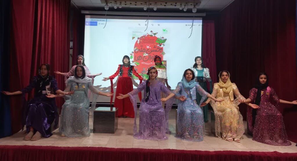 جشن نوخوانها با شادی و موسیقی در مرکز روانسر