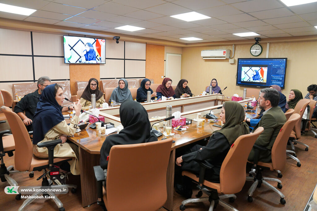 نشست با همان با حضور سارا روستاپور پرورش خلاقیت، هدف اصلی در فعالیتهای هنری کودکان است
