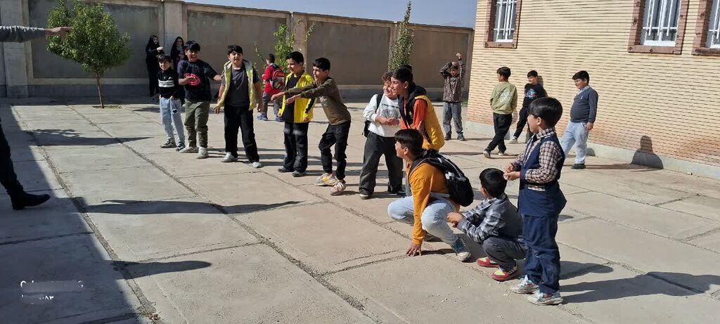 جشن دنیای علم و فناوری برای کودکان روستای طاهرآباد کنگاور