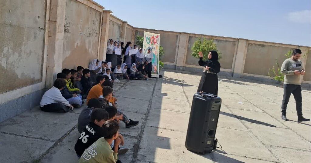 جشن دنیای علم و فناوری برای کودکان روستای طاهرآباد کنگاور