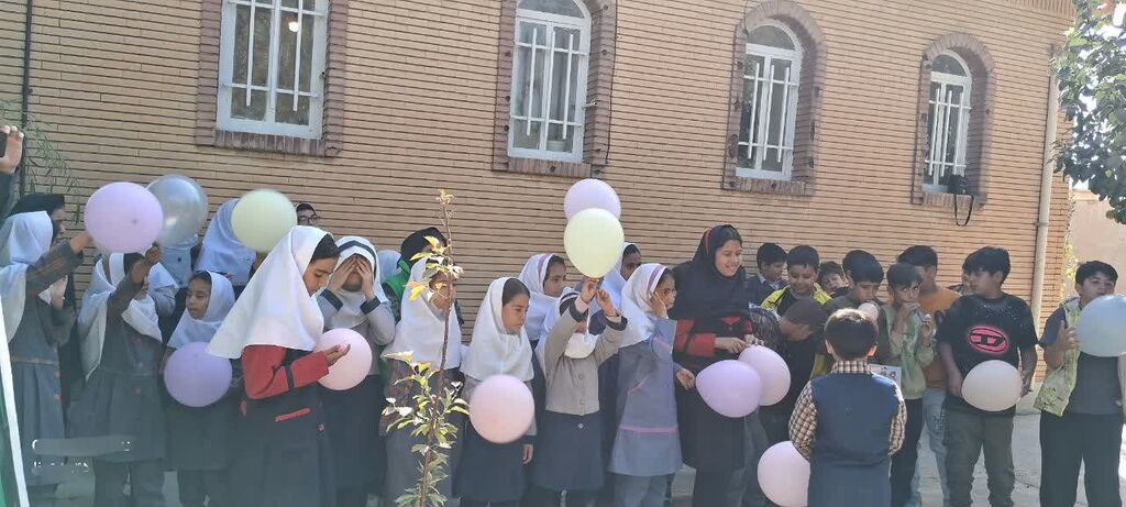جشن دنیای علم و فناوری برای کودکان روستای طاهرآباد کنگاور