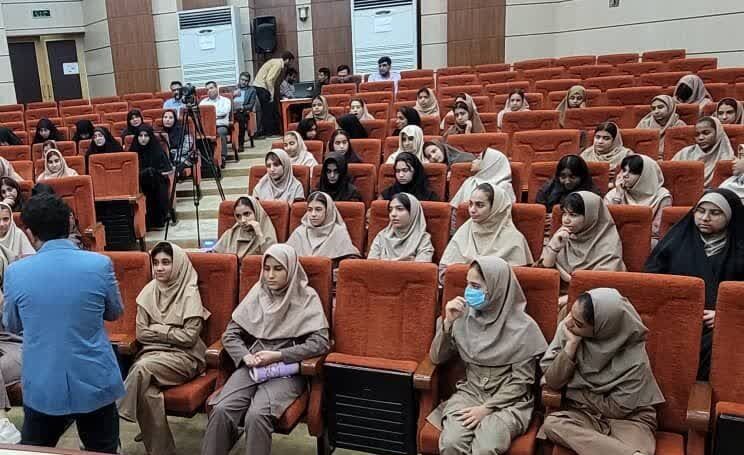 در نشستی آموزشی با حضور ۱۵۰ نوجوان دختر در بندرعباس تبیین شد