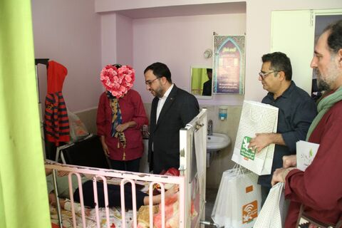 عیادت از  کودکان بیمار در بیمارستان بهرامی