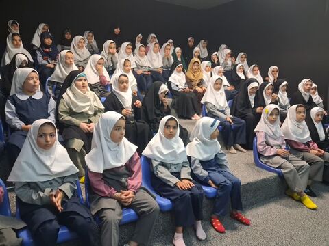 بیش از ۱۱۵۰ دانش آموز در هفته ملی کودک در مرکز فرهنگی هنری شماره ۱۰ کانون واقع درمجتمع پردیسان حضور پیدا کردند