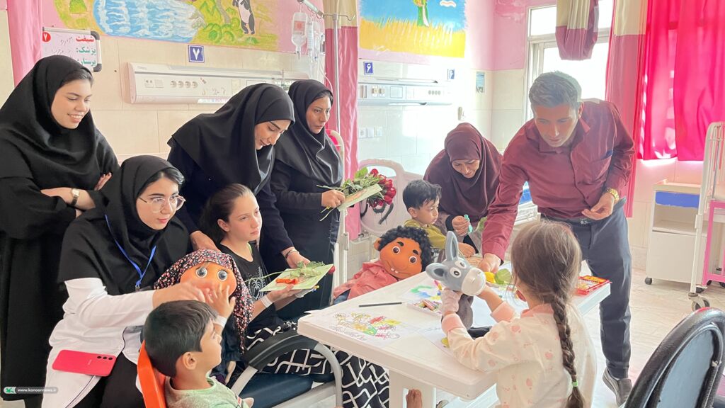 رسم لبخند بر چهره مهربانی؛ میهمانی کانون پرورش فکری در بیمارستان کودکان یاسوج