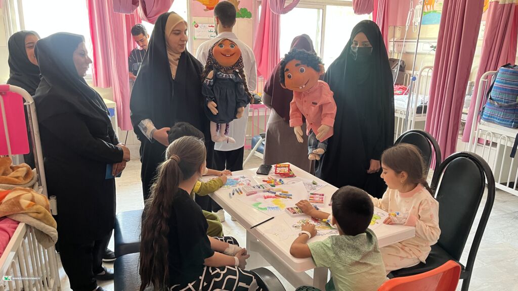 رسم لبخند بر چهره مهربانی؛ میهمانی کانون پرورش فکری در بیمارستان کودکان یاسوج