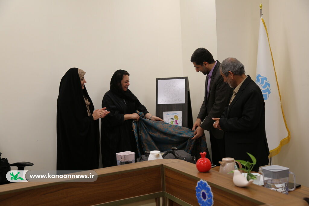 رونمایی از کتاب «نیمهخوانی مادربزرگ»