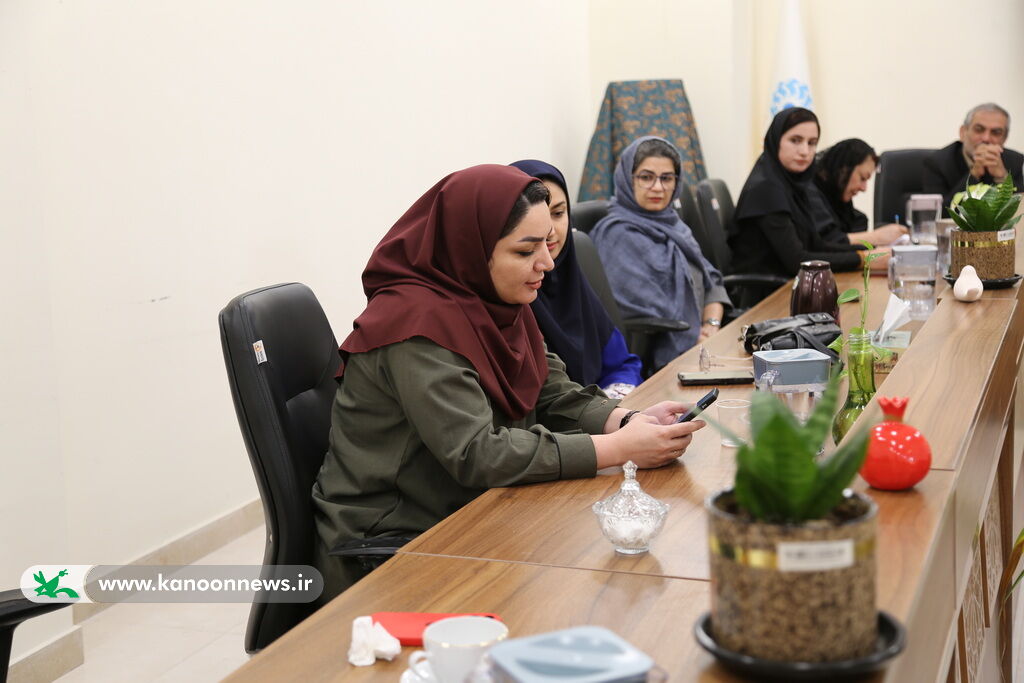 رونمایی از کتاب «نیمهخوانی مادربزرگ»