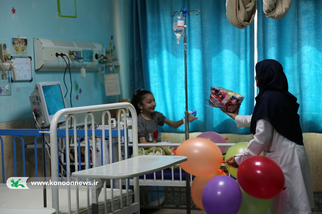عیادت از کودکان بیمار بستری در بیمارستان