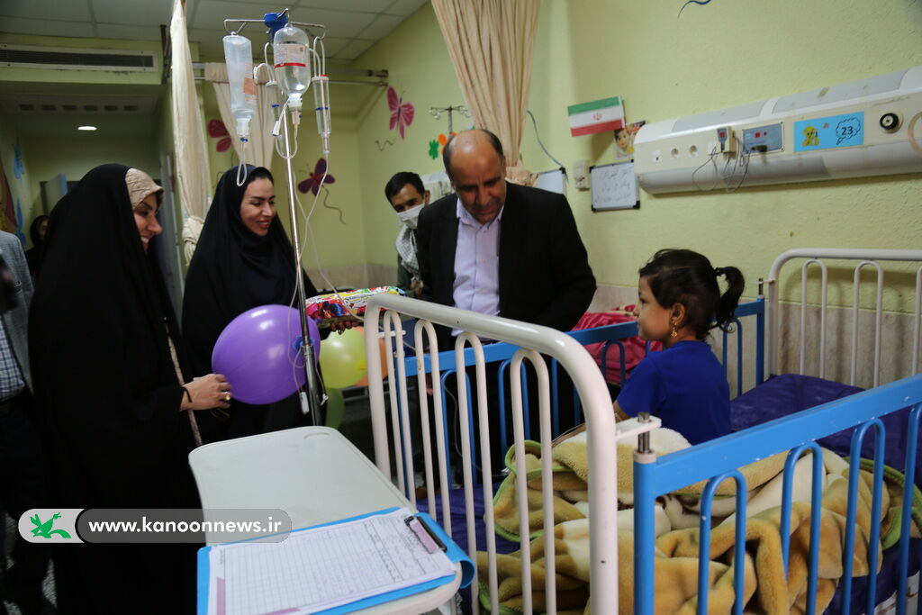 عیادت از کودکان بیمار بستری در بیمارستان