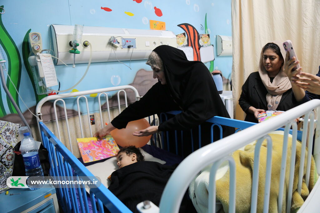 عیادت از کودکان بیمار بستری در بیمارستان