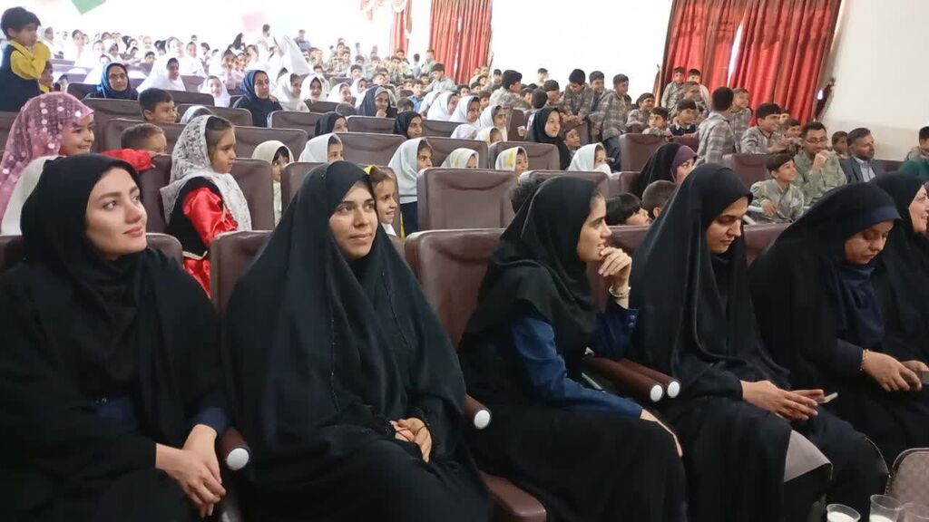 جشن باشکوه هفته ملی کودک بیارجمند با حضور ۳۰۰ نفر و مسئولان شهری