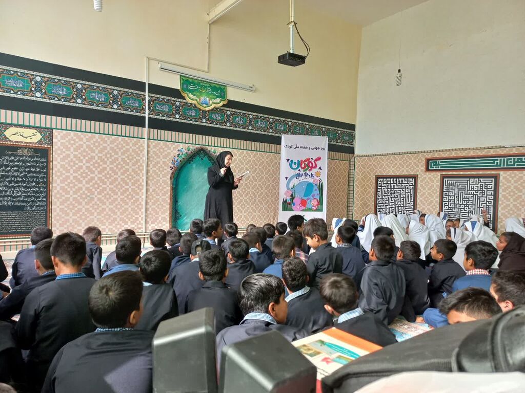 برنامه «پیک امید» کانون سمنان با قصه‌گویی و مسابقه، امید را به روستای اعلا برد