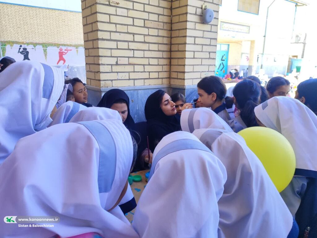 حضور مربیان کانون در مدارس؛ هدیهای از جنس شادی برای دانشآموزان سیستان و بلوچستانی در هفته ملی کودک