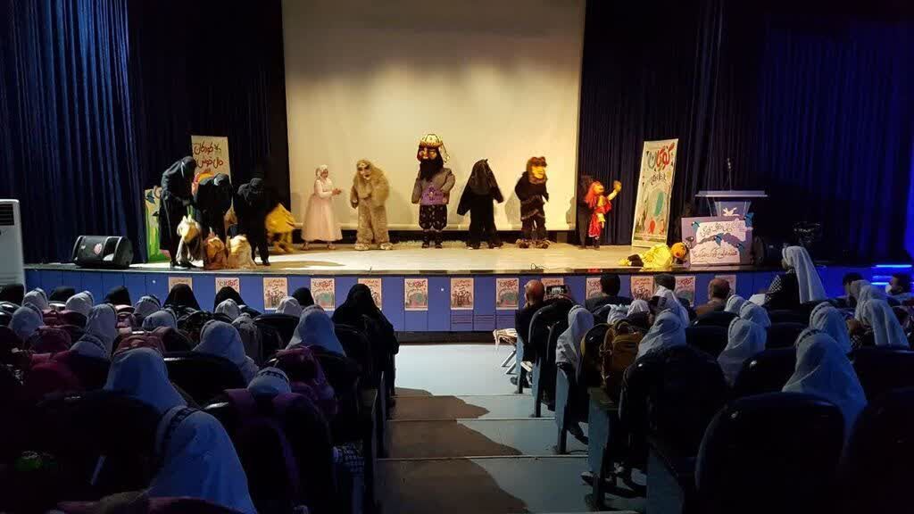 اجرای نمایش موزیکال «قصه عروسکها» در کانون کرمانشاه