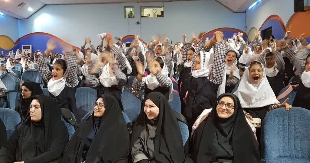 اجرای نمایش موزیکال «قصه عروسکها» در کانون کرمانشاه