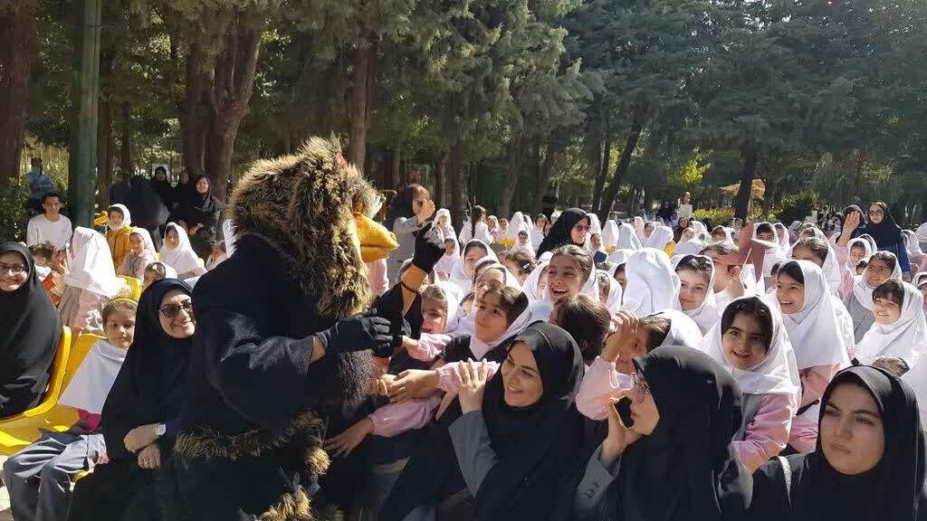 اجرای نمایش موزیکال «قصه عروسکها» در کانون کرمانشاه