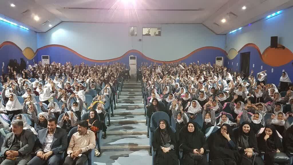 اجرای نمایش موزیکال «قصه عروسکها» در کانون کرمانشاه