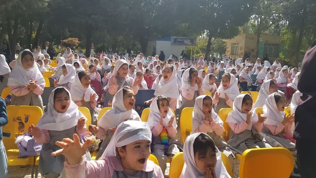 اجرای نمایش موزیکال «قصه‌ عروسک‌ها» در کانون کرمانشاه