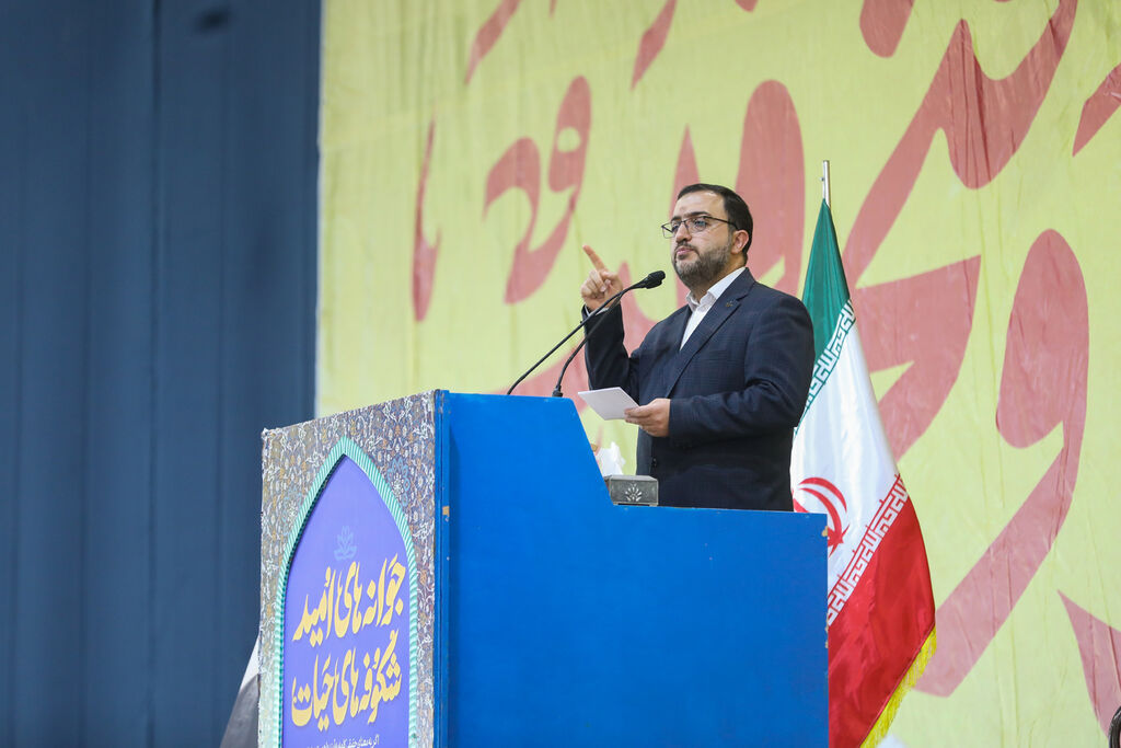 مدیرعامل کانون در سخنرانی پیش از خطبههای نماز جمعه تهران کار برای کودک و نوجوان، سرمایهگذاری برای آینده کشور است