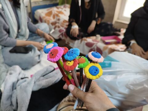 عیادت مربیان مراکز فرهنگی شماره 3 و 4 مشهد از کودکان بیمار